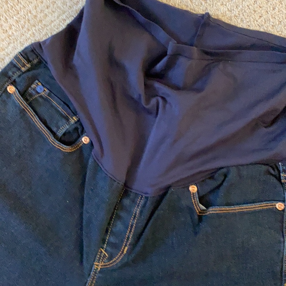 Old navy maternity jeans - Picture 2 of 5